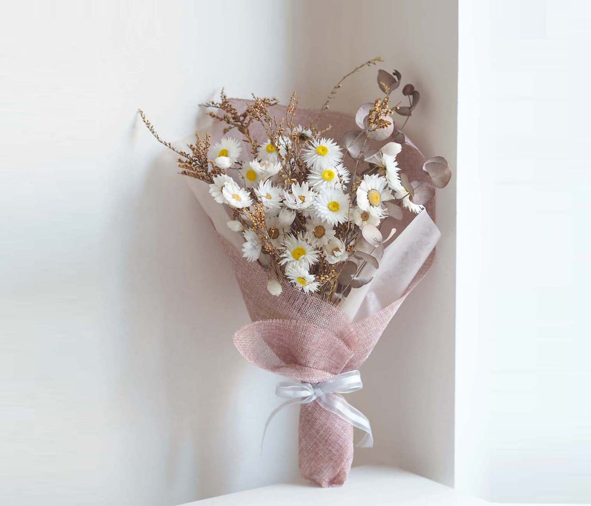 LYLA - Dried Daisy Flower Bouquet in White image 0