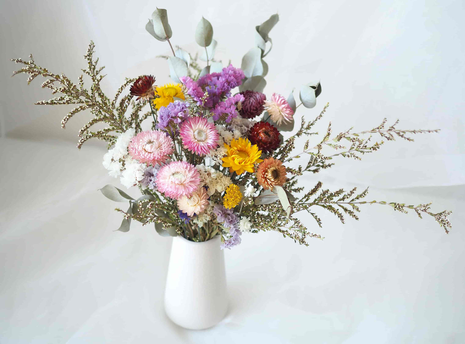 ELLIE – colourful dried flowers in a tall white ceramic vase