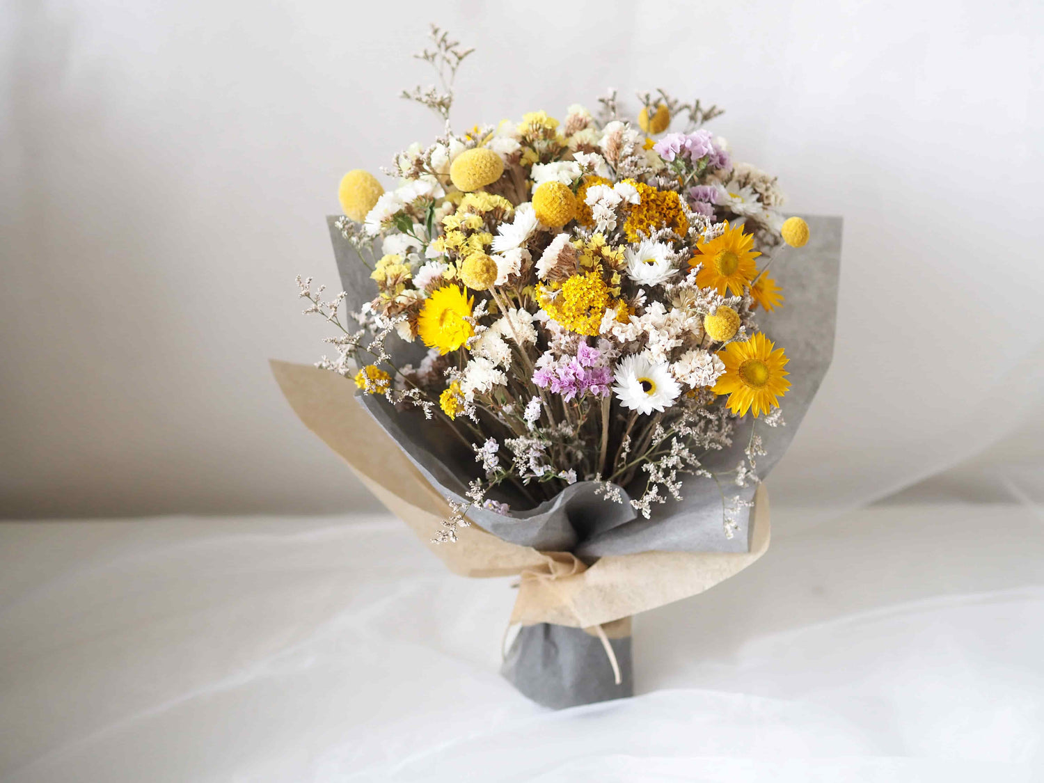 HELIA - Dried Flower Bouquet in Yellow and White