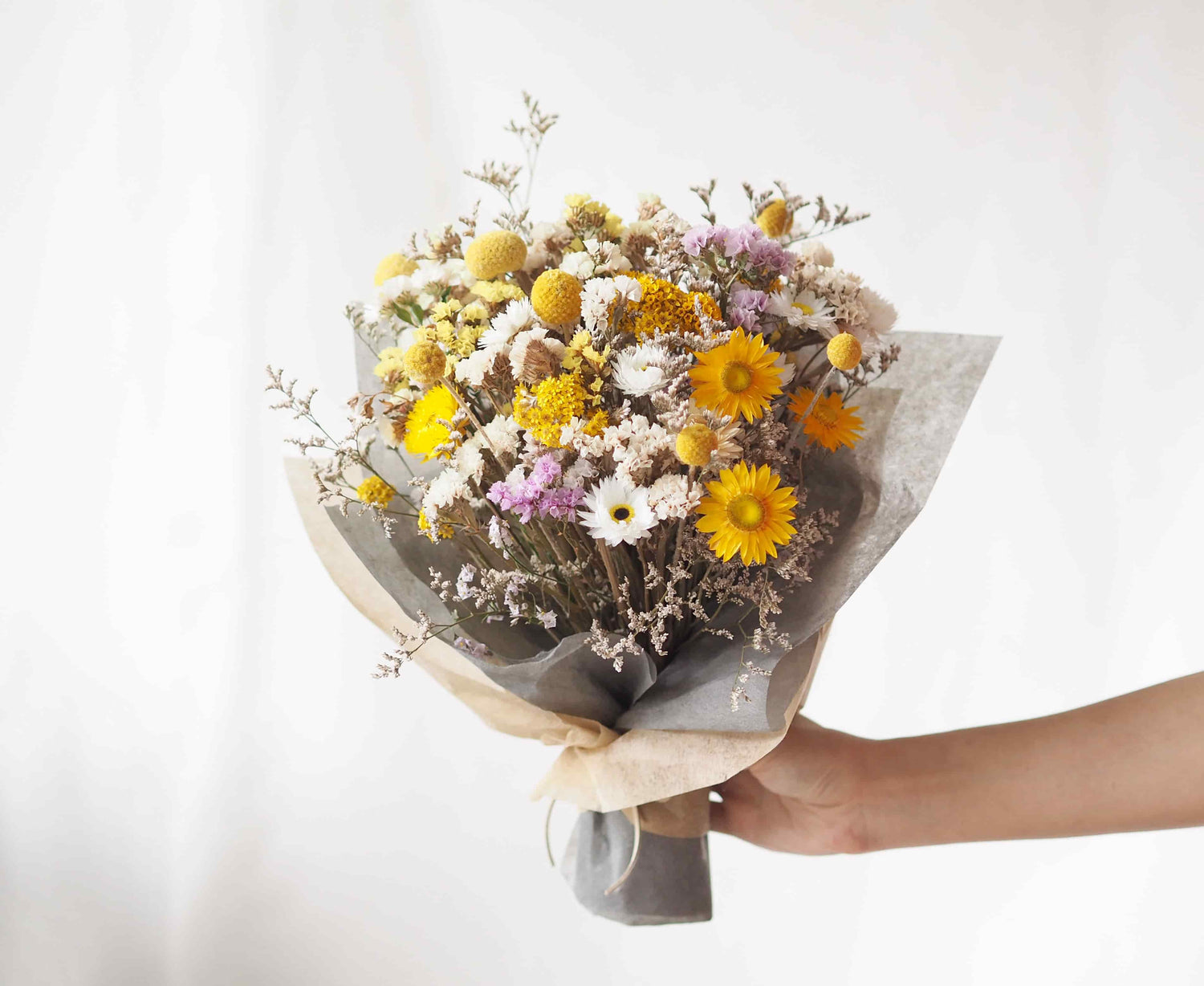 HELIA - Dried Flower Bouquet in Yellow and White