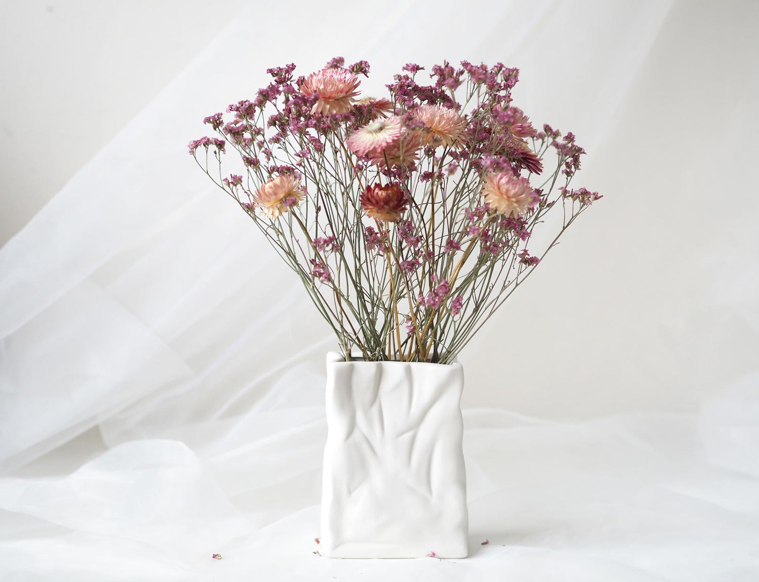 LILA – pink and purple dried flowers in a white ceramic paper bag vase