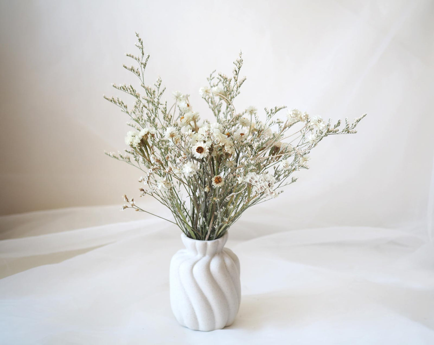 VIVI – white and cream dried flowers in a white textured ceramic vase