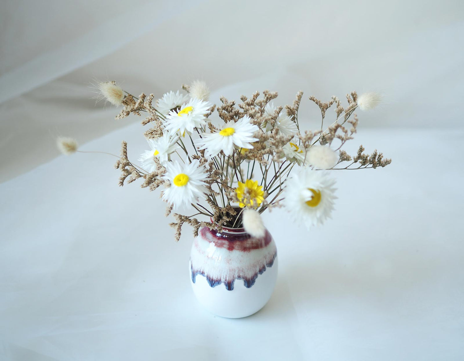 GWEN - dried flowers in a petite ceramic vase