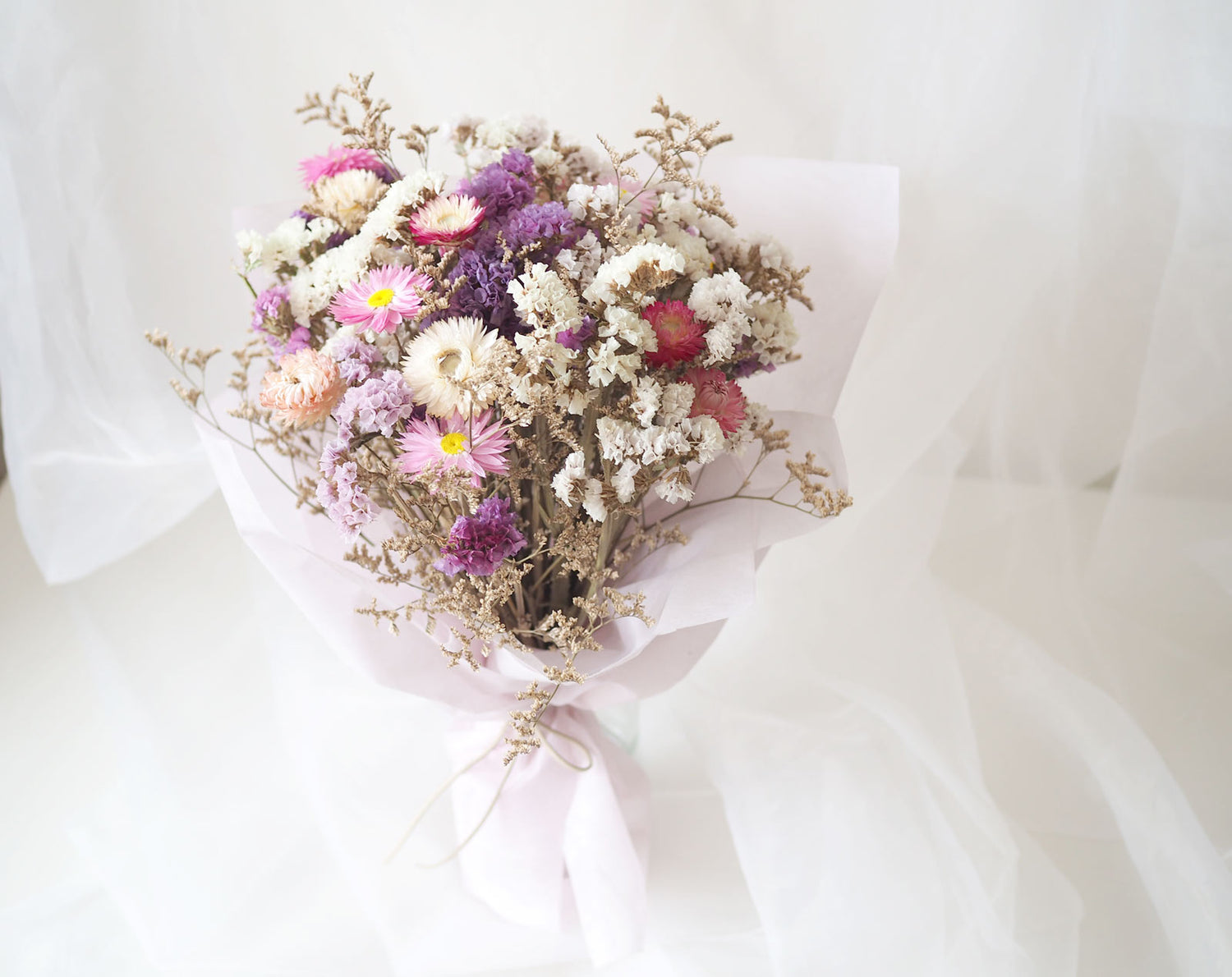 SIRA - dried flower bouquet in pink, white and purple