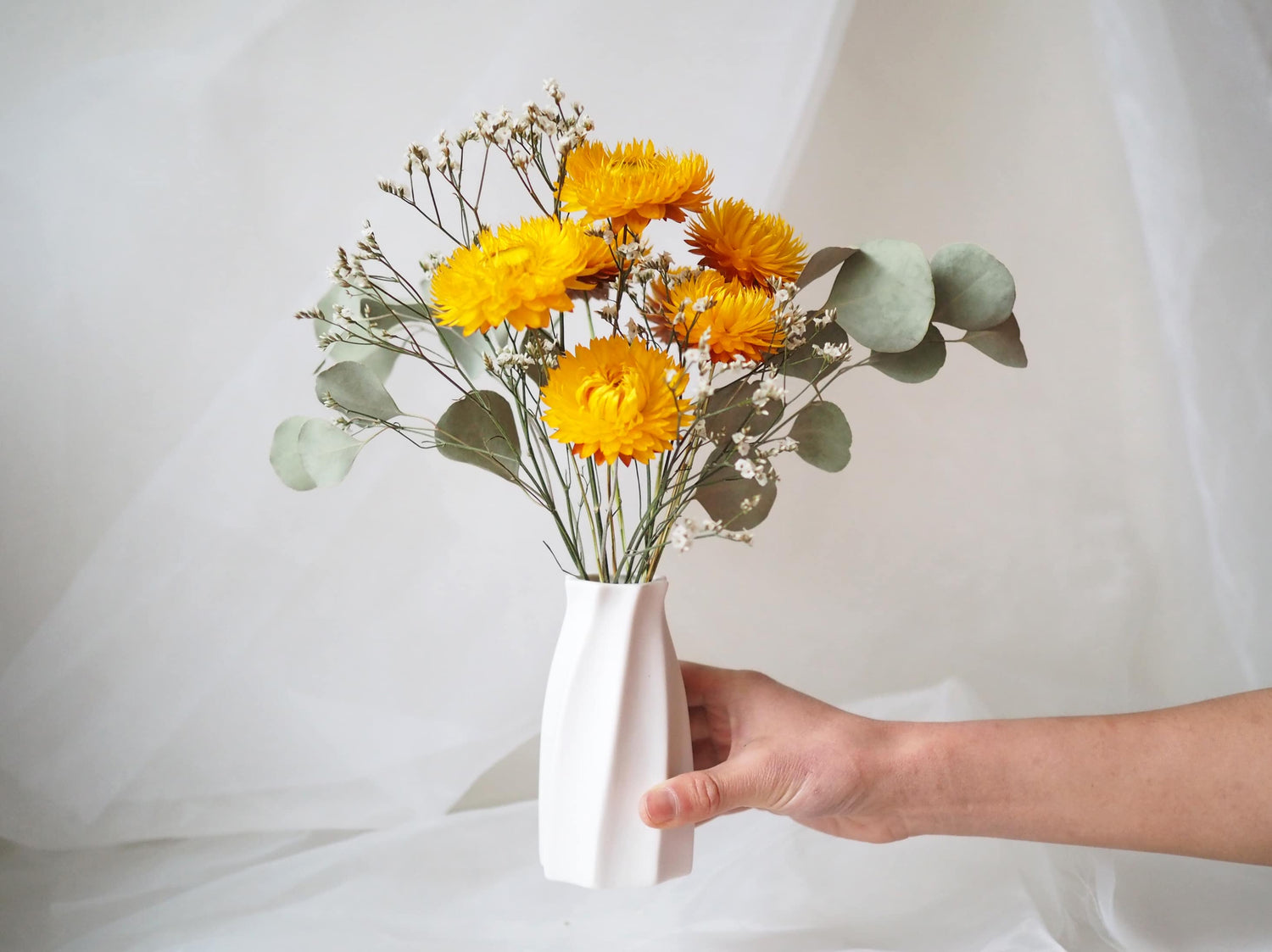 THALIA – dried yellow strawflowers in a white ceramic vase