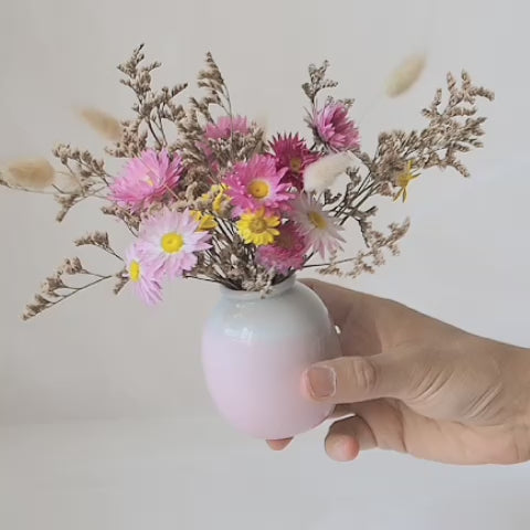 ARIA - dried flowers in a petite ceramic vase